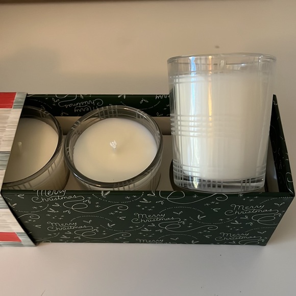 Illume Soy Candles 3 Votives Holiday Gift Set Juniper Moss Christmas - Picture 3 of 5